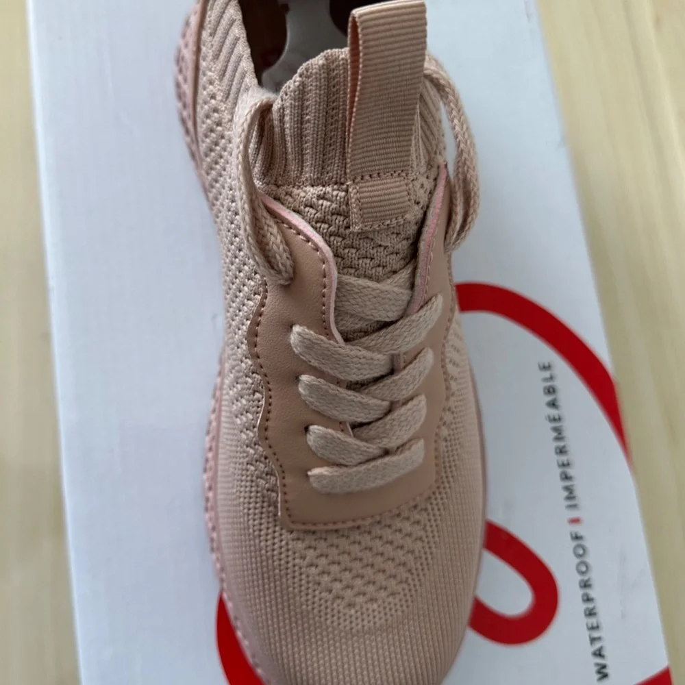 Blondo Women's Shara Waterproof Blush Sneaker Size 5.5 - Picture 6 of 9